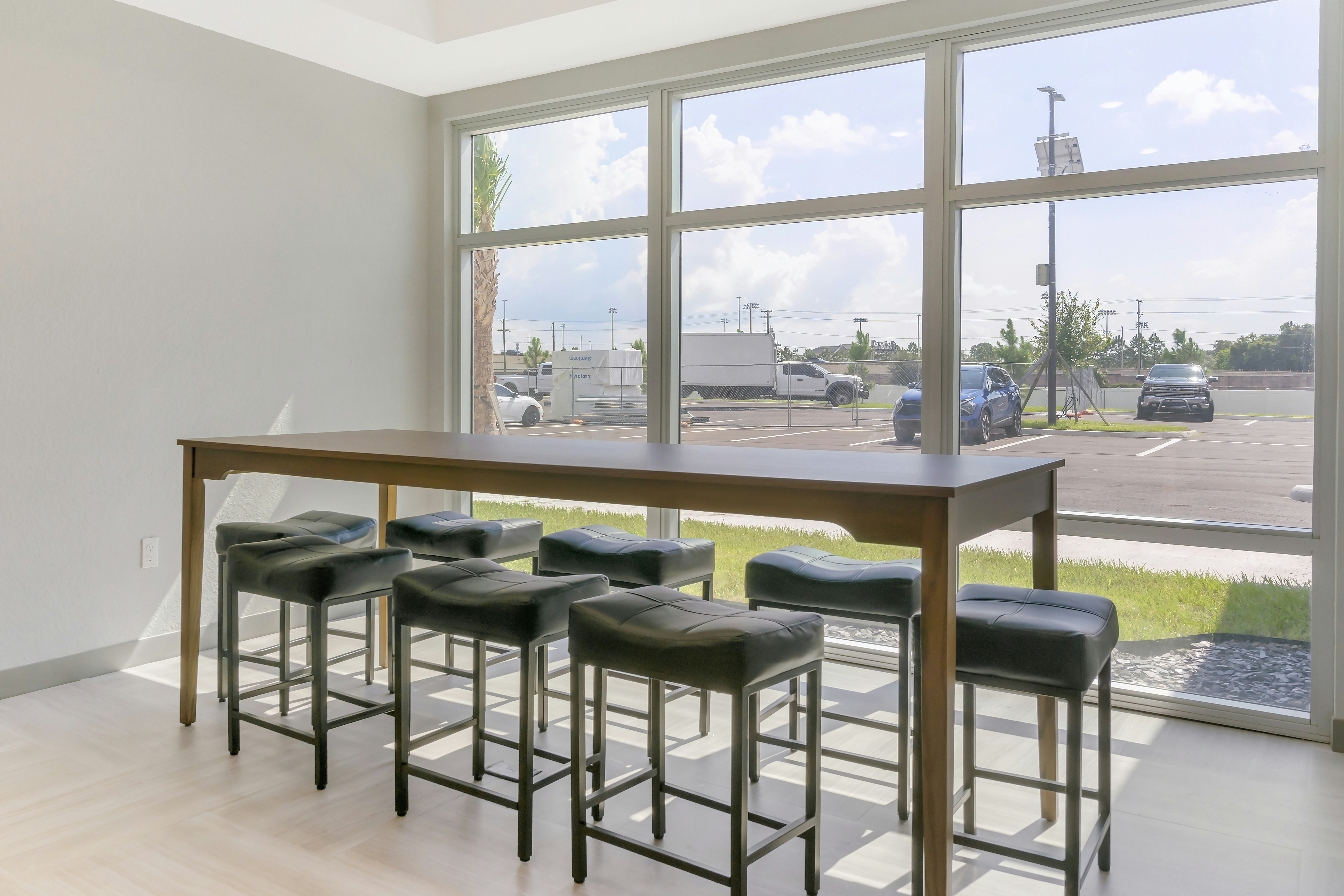 HomeTowne Studios by Red Roof Tampa - Airport 14/17