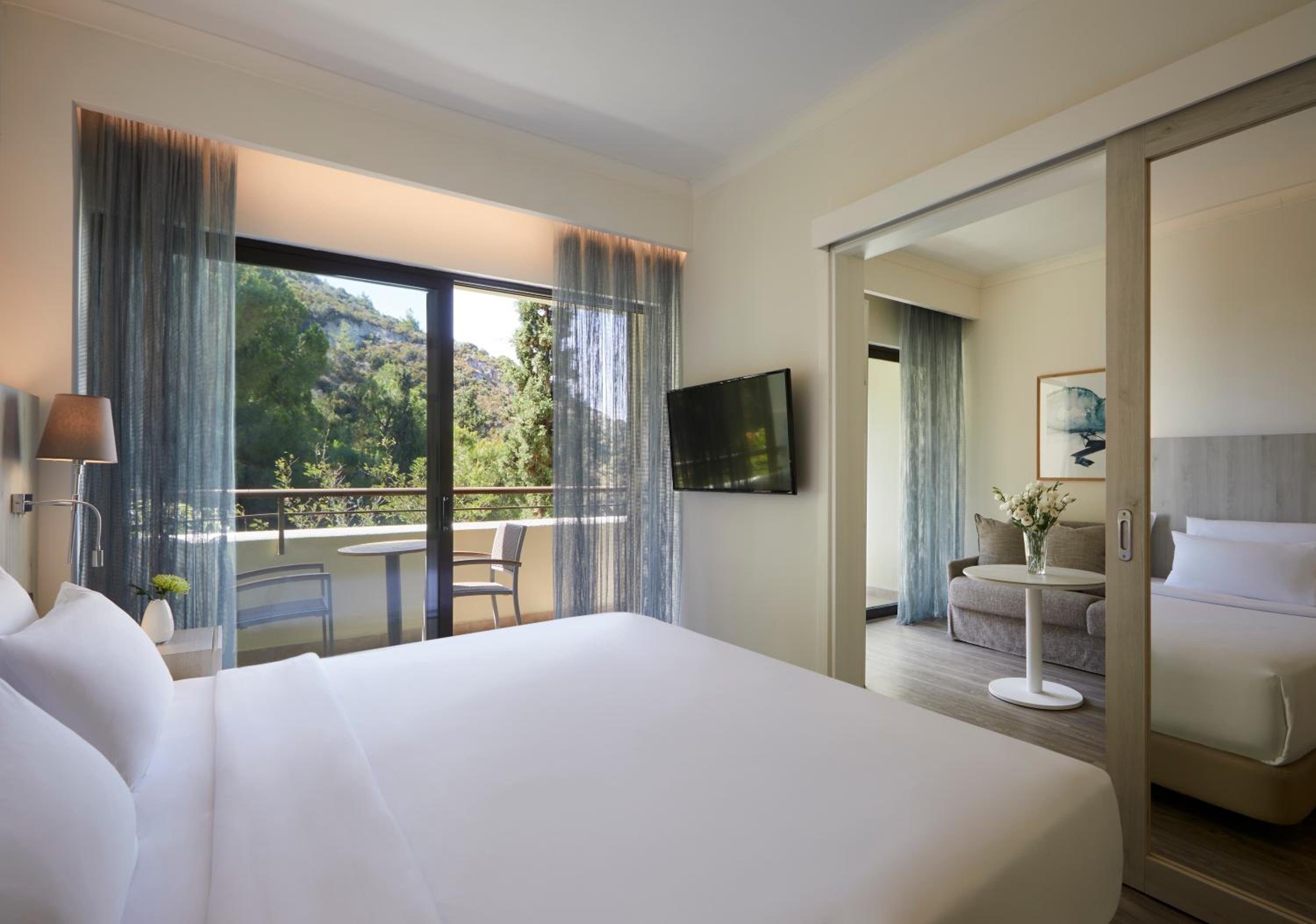 Junior Suite, King Bed, Forest View, Sofa
