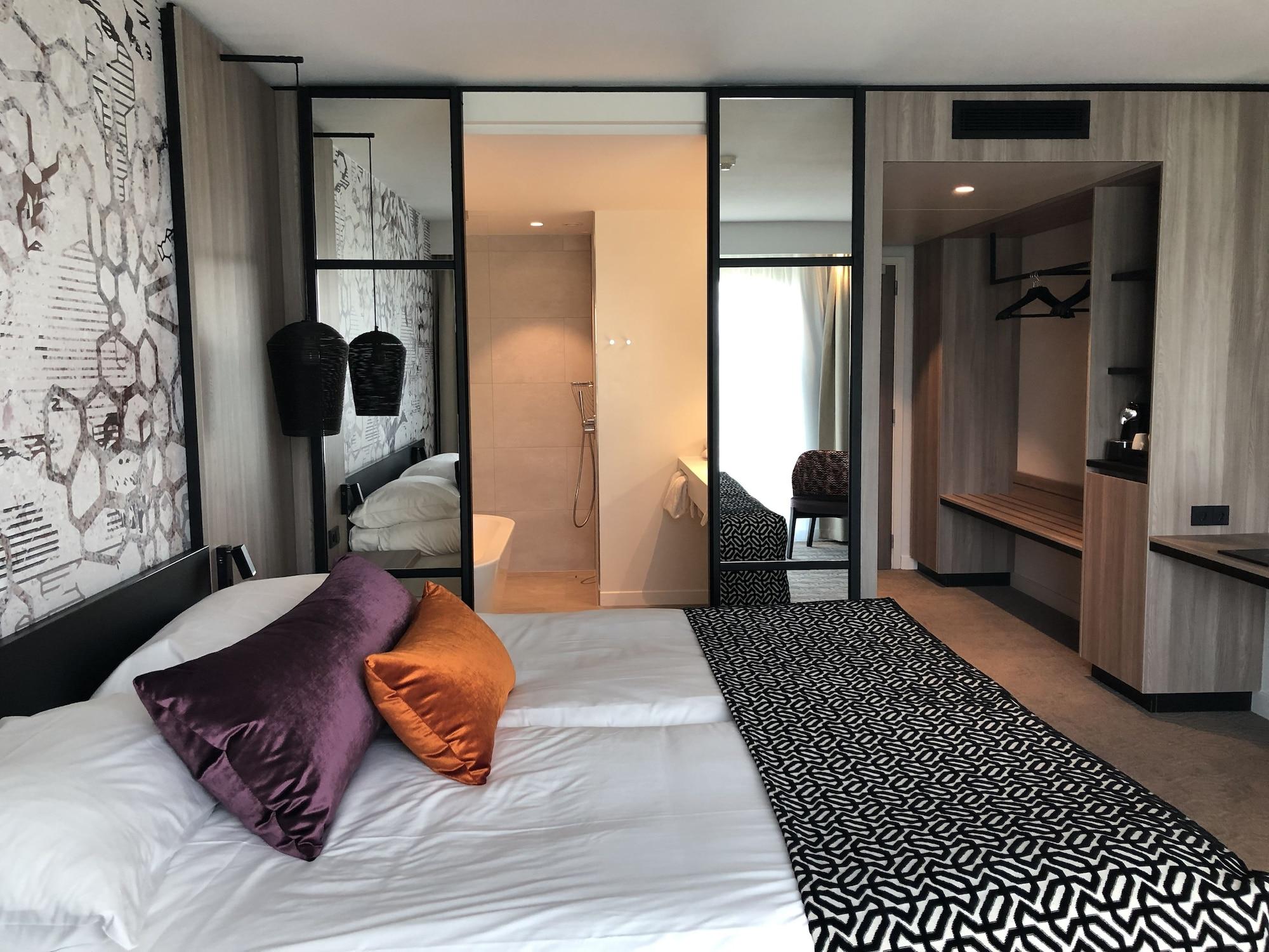 Deluxe, Double Bed