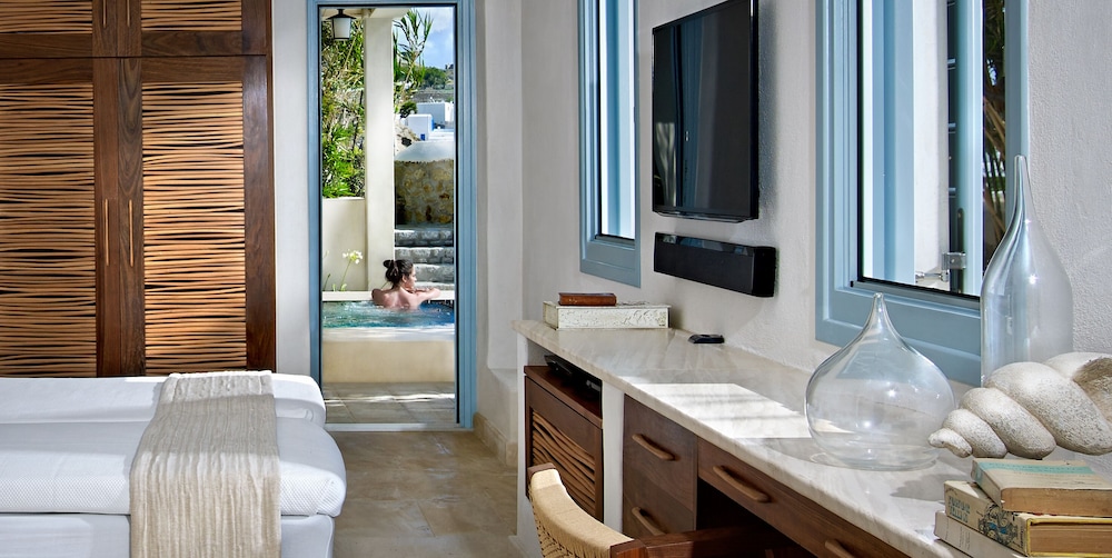 Belvedere Waterfront Villa and Suites 12/49