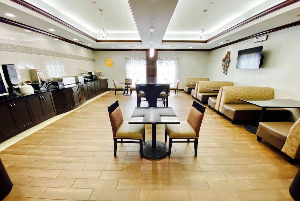 La Quinta Inn & Suites by Wyndham Tupelo 35/48