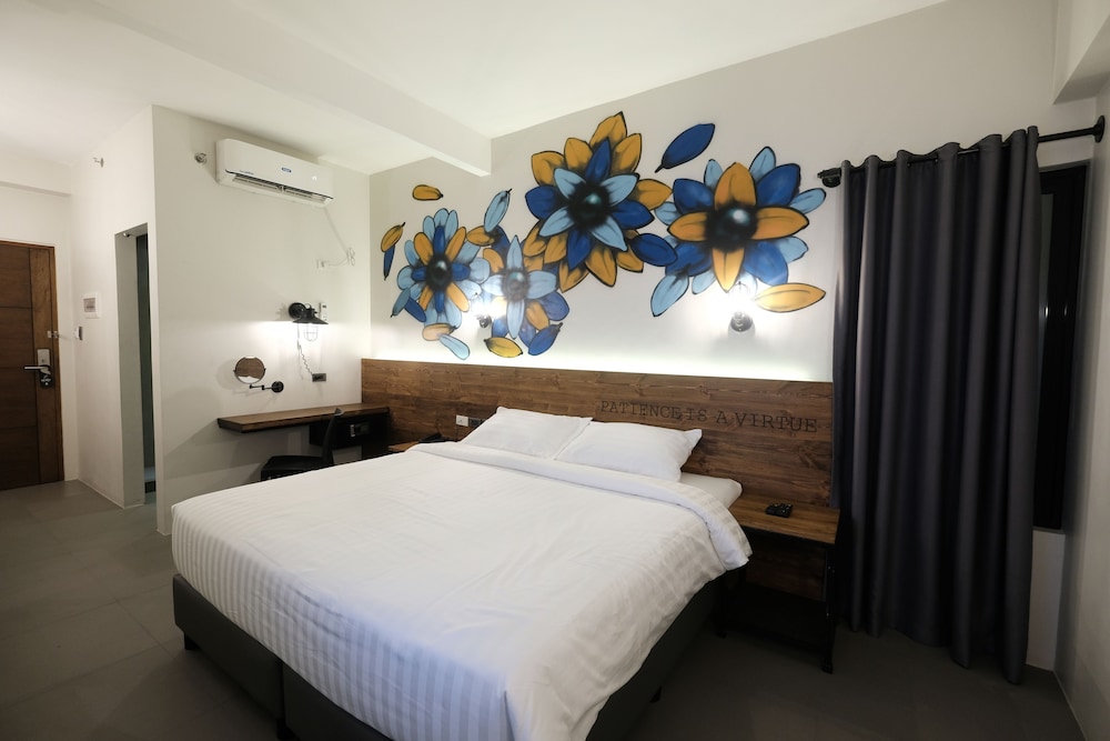 U Hotels Makati 43/56