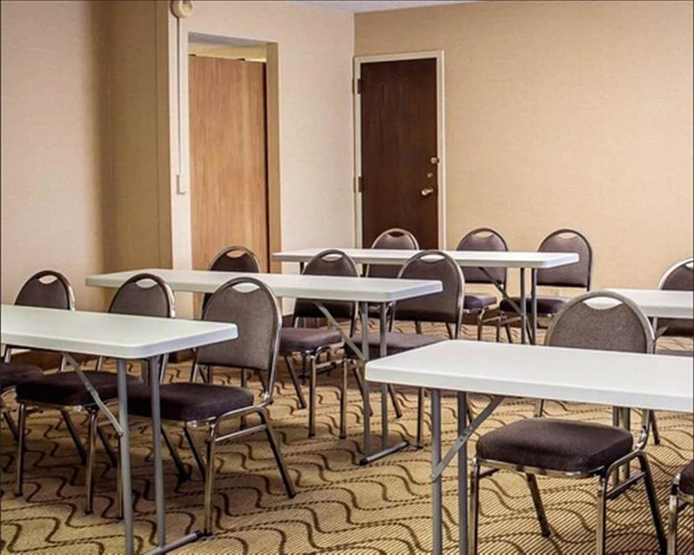 Quality Inn Lima, OH 32/47
