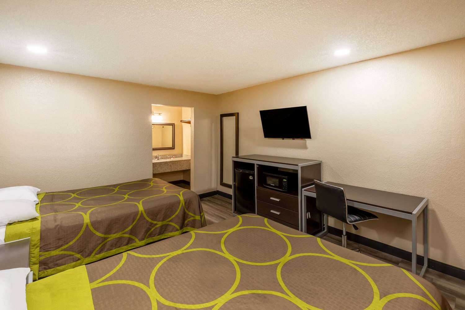 Super 8 By Wyndham Tulsa/Arpt/St Fairgrounds 26/33