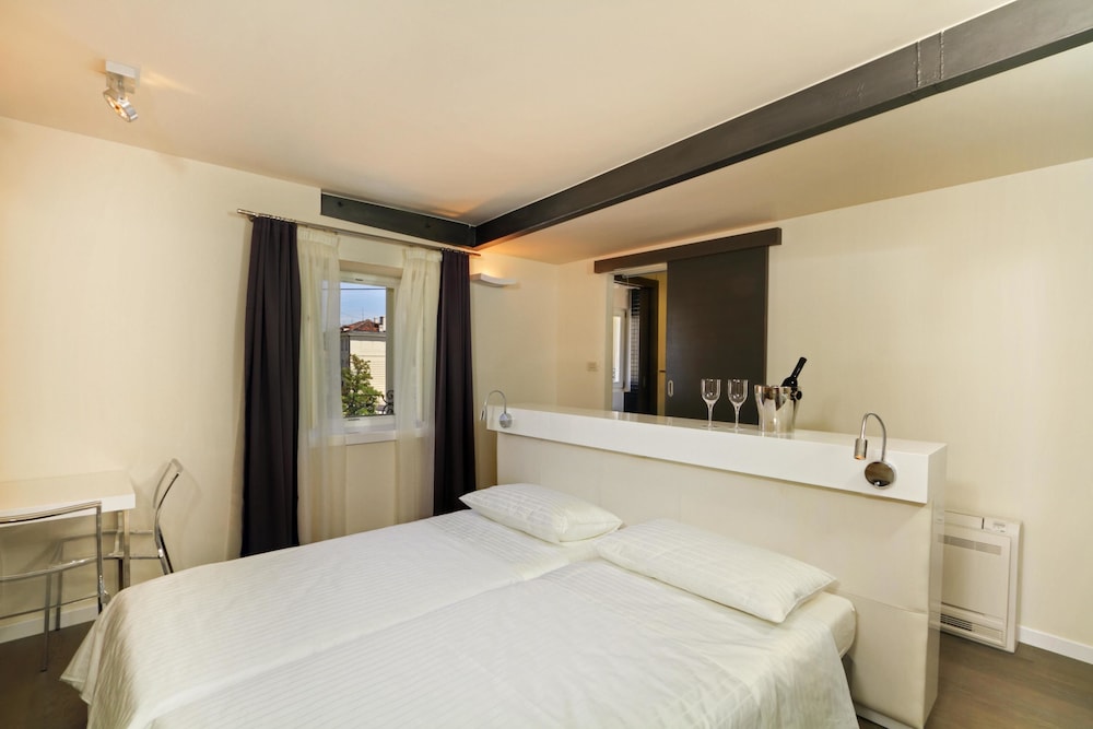 La Porta Luxury Rooms 9/59