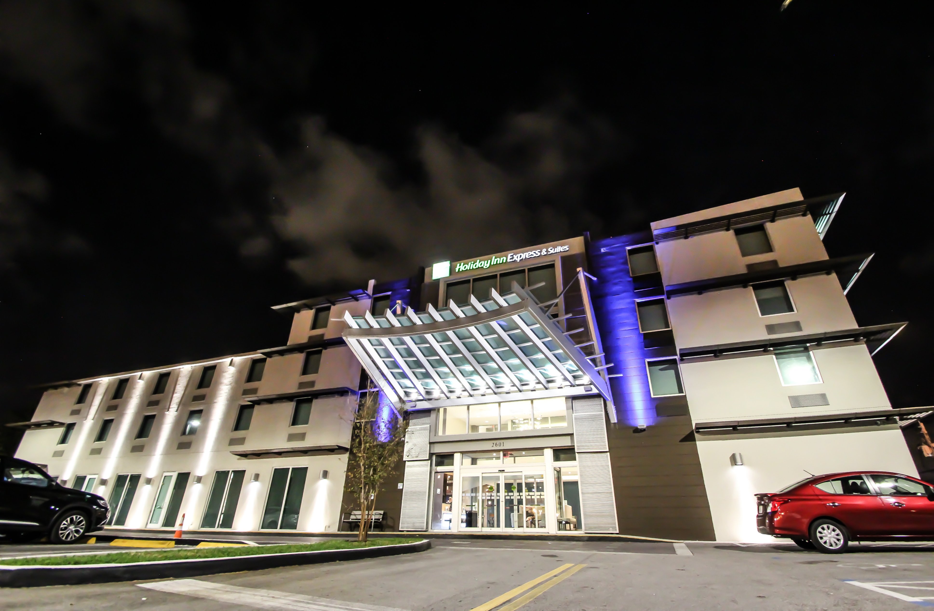 Holiday Inn Express & Suites Miami Airport East 66/69