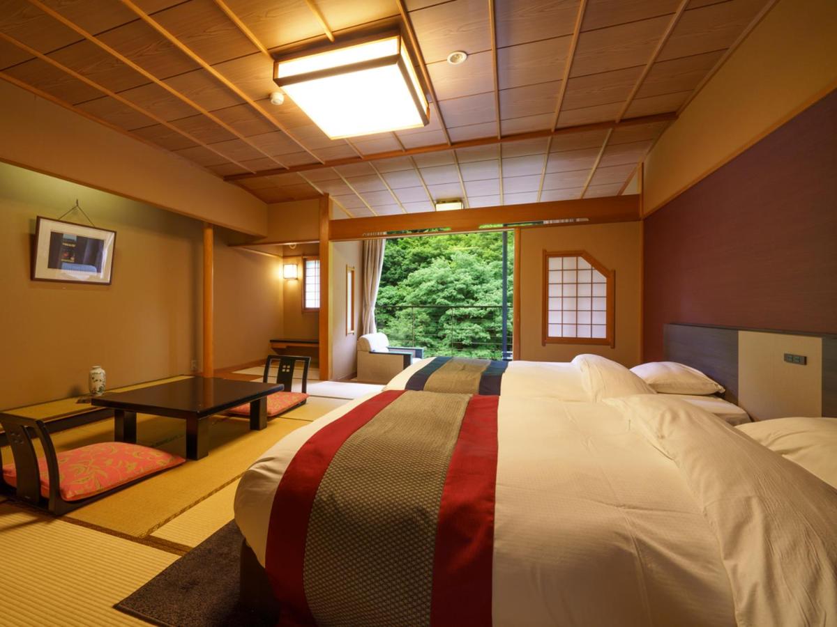 Standard, Twin Beds
