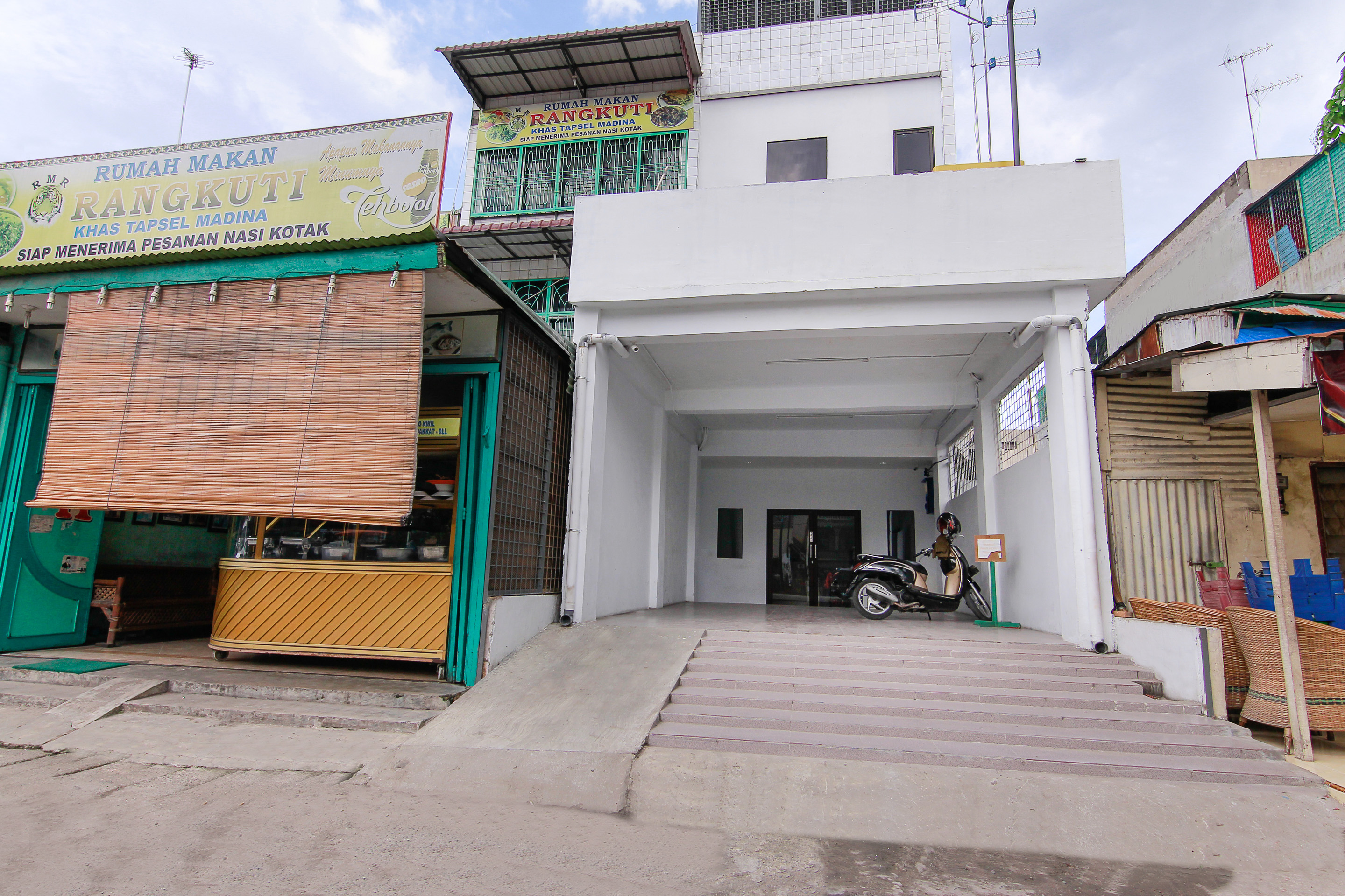 Hotel O Mandala Near Universitas Negeri Medan ( UNIMED ) 24/25