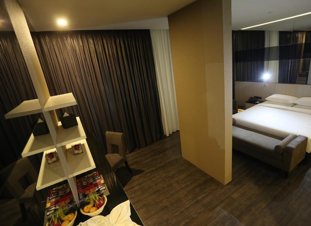 e.City Hotel at OneCity 18/43