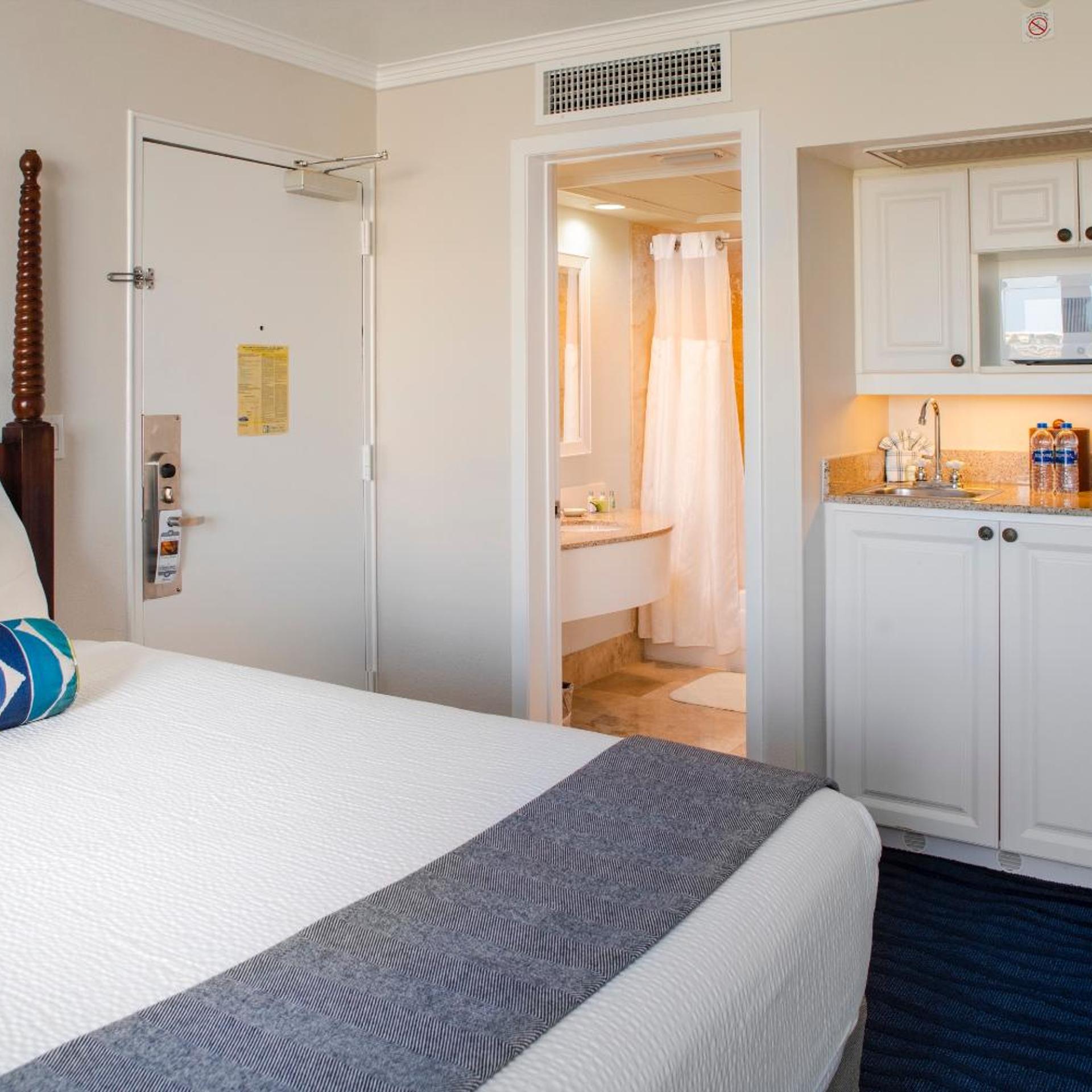 غرفة بسريرين كوين بشرفة
