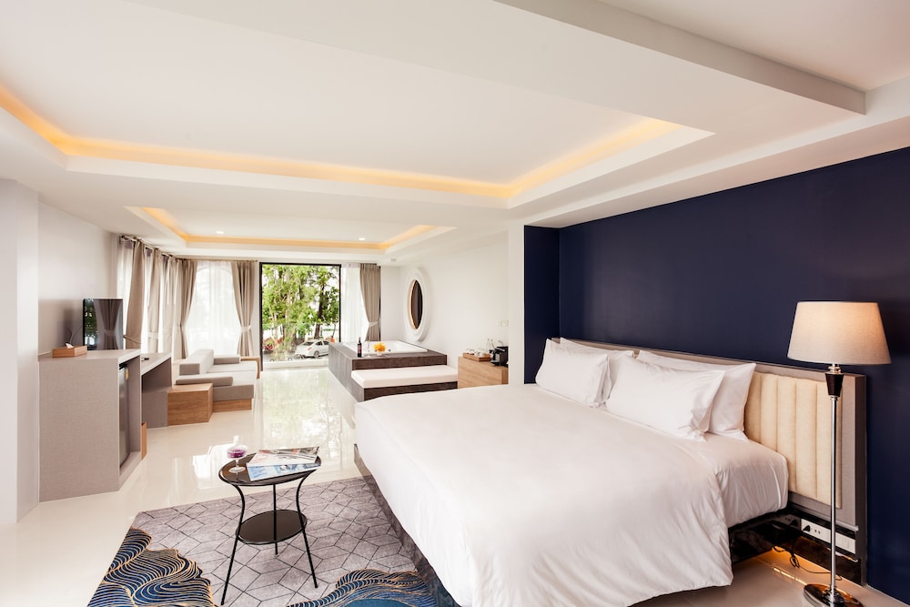 Anona Beachfront Phuket Resort 13/65
