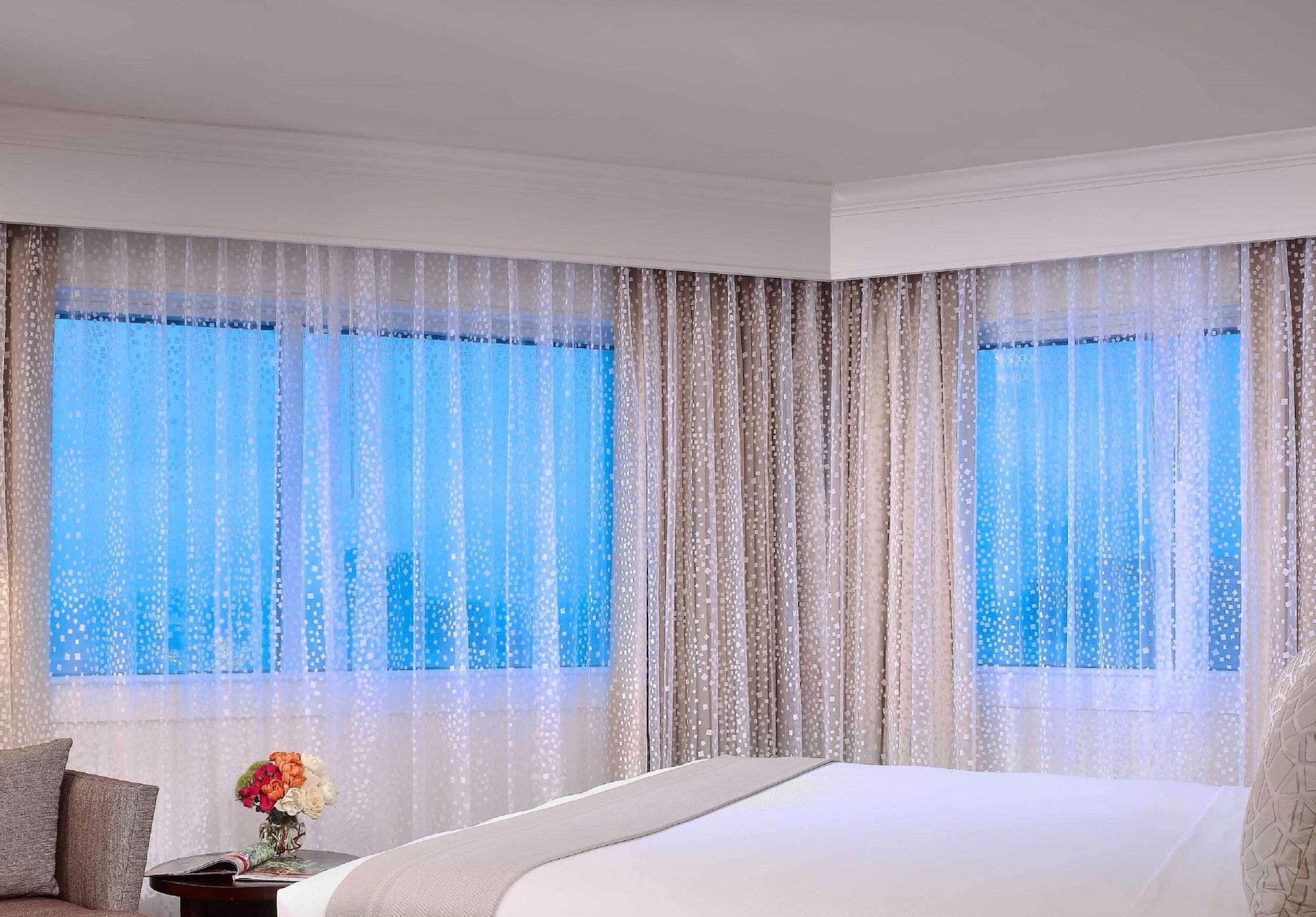 Suite, City View, Royal Sonesta Houston Galleria 2/3