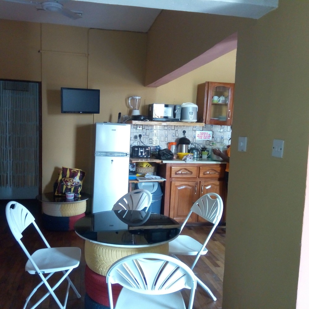 Feehi's Place Hostel 3/38