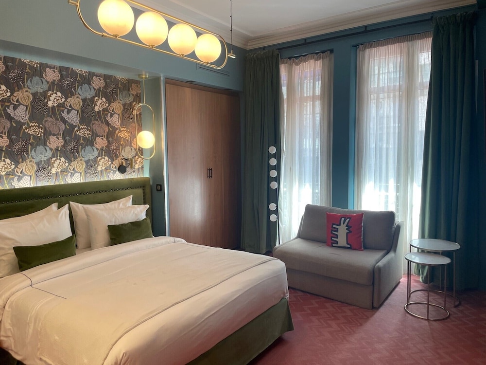 EIFFEL, JUNIOR SUITE