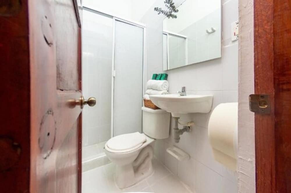 Hotel Ayenda Casa Cano 1805 30/33