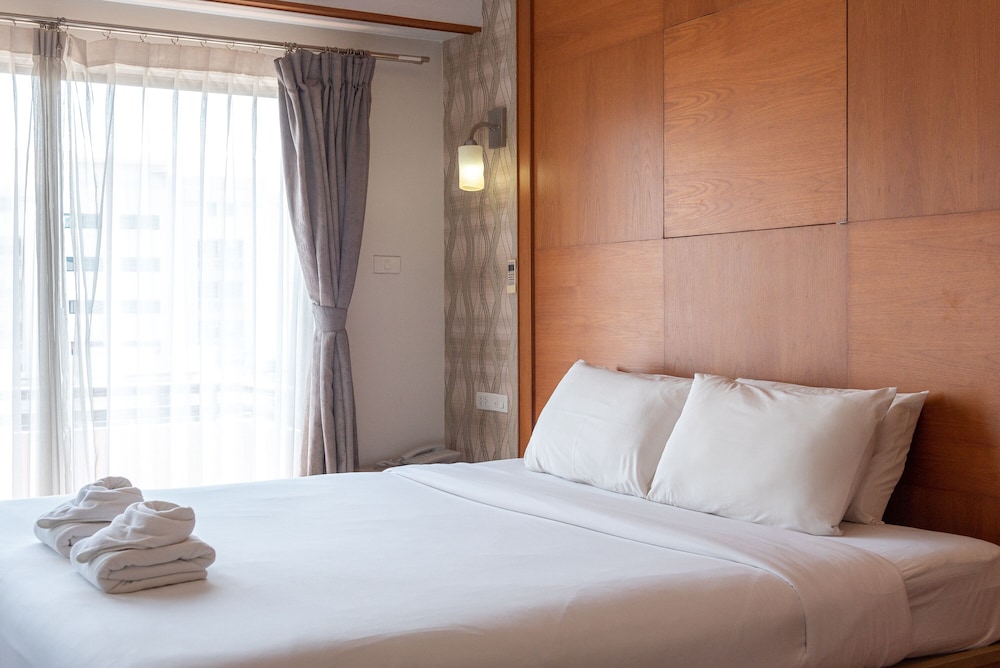 Nonthaburi Palace Hotel 7/66
