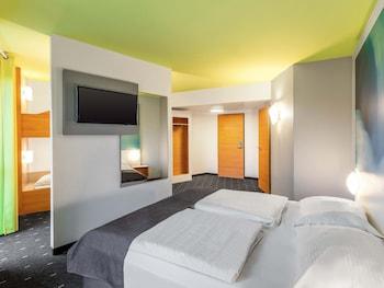 Room, Quadruple, Queen Bed