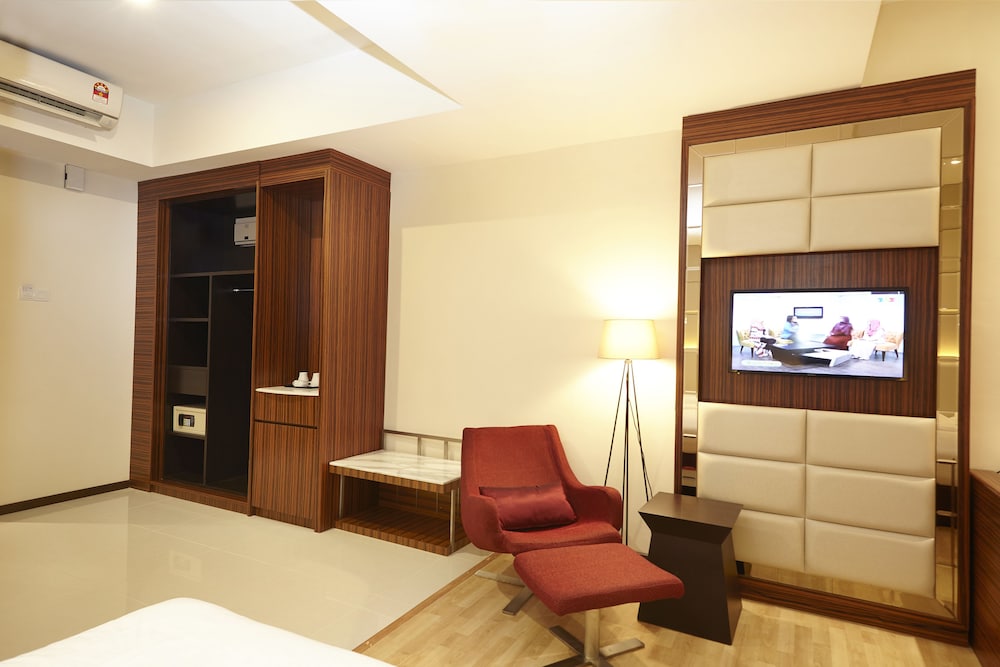 Hotel Six Seasons 40/50