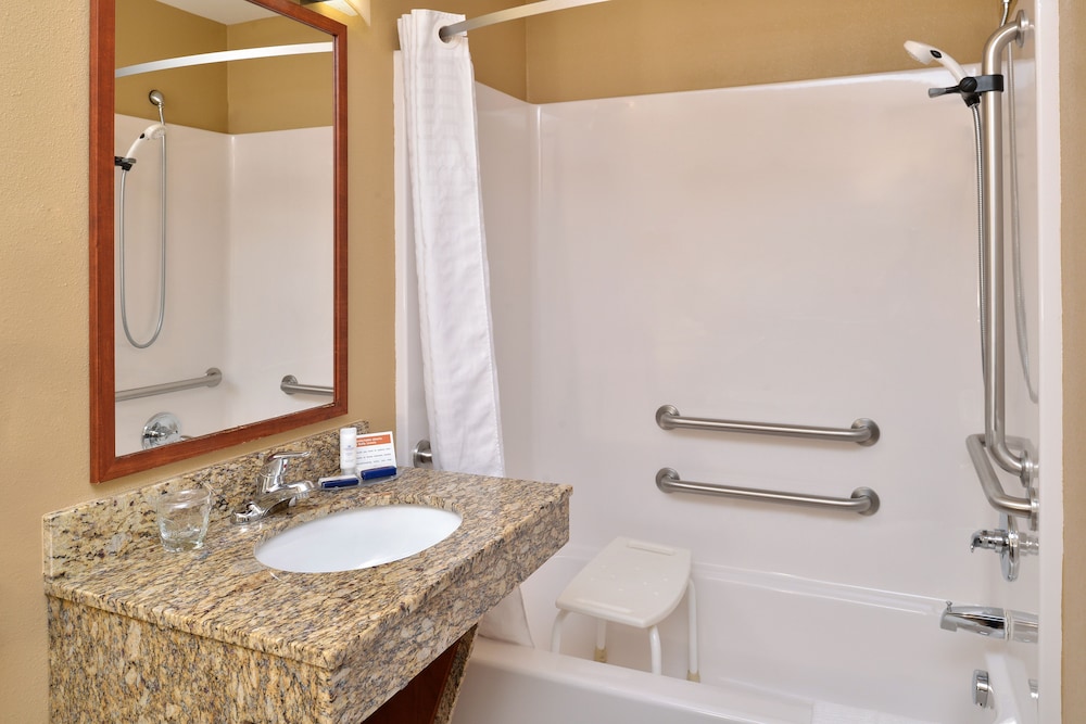 CANDLEWOOD SUITES WILLISTON 24/77