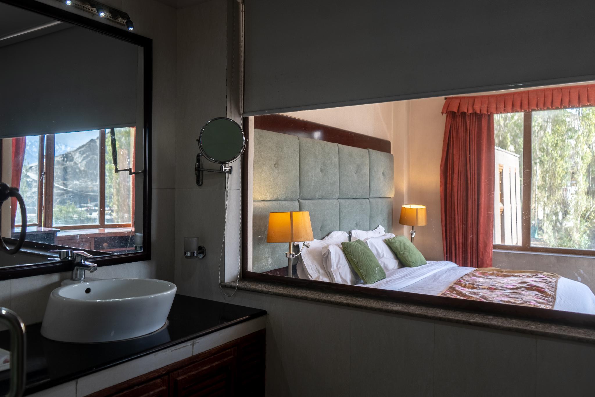 Hotel Spic N Span 24/40
