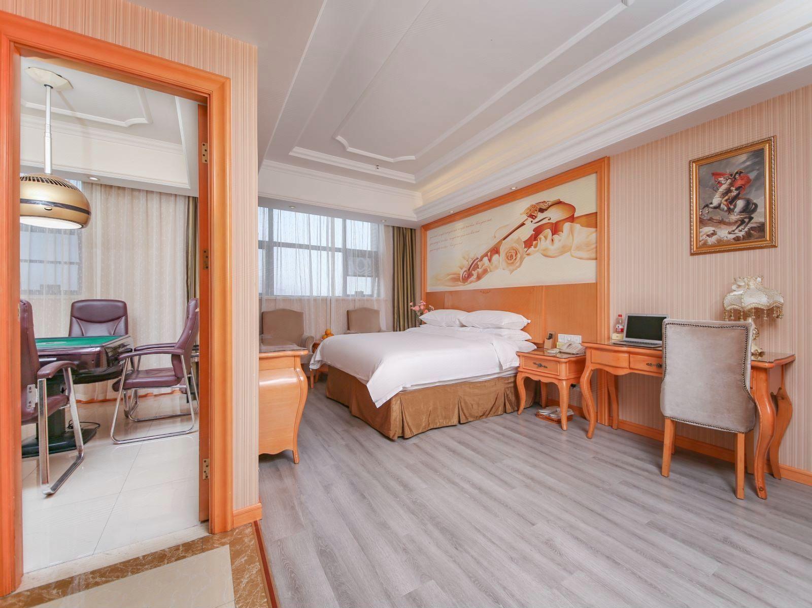 Vienna International Hotel (Wuhan Guanggu Railway Station Huanglongshan Metro Station) 10/23