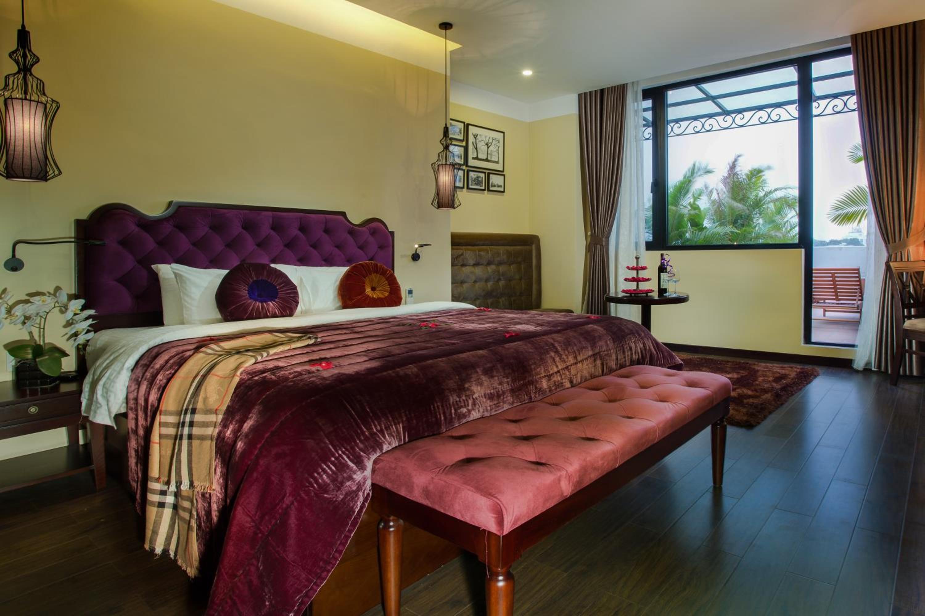 Marvelous, Suite, Queen Bed, Balcony