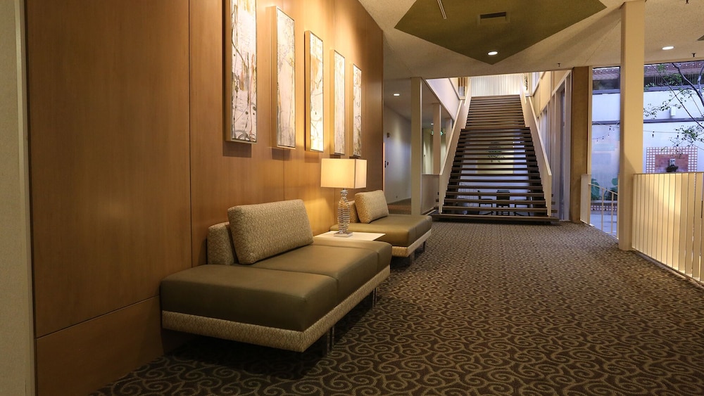 Kellogg West Conference Center &amp; Hotel 27/32