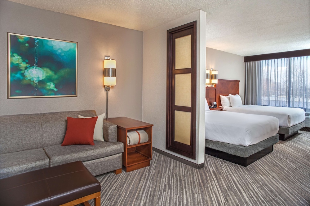 Hyatt Place Cincinnati/Blue Ash 6/28