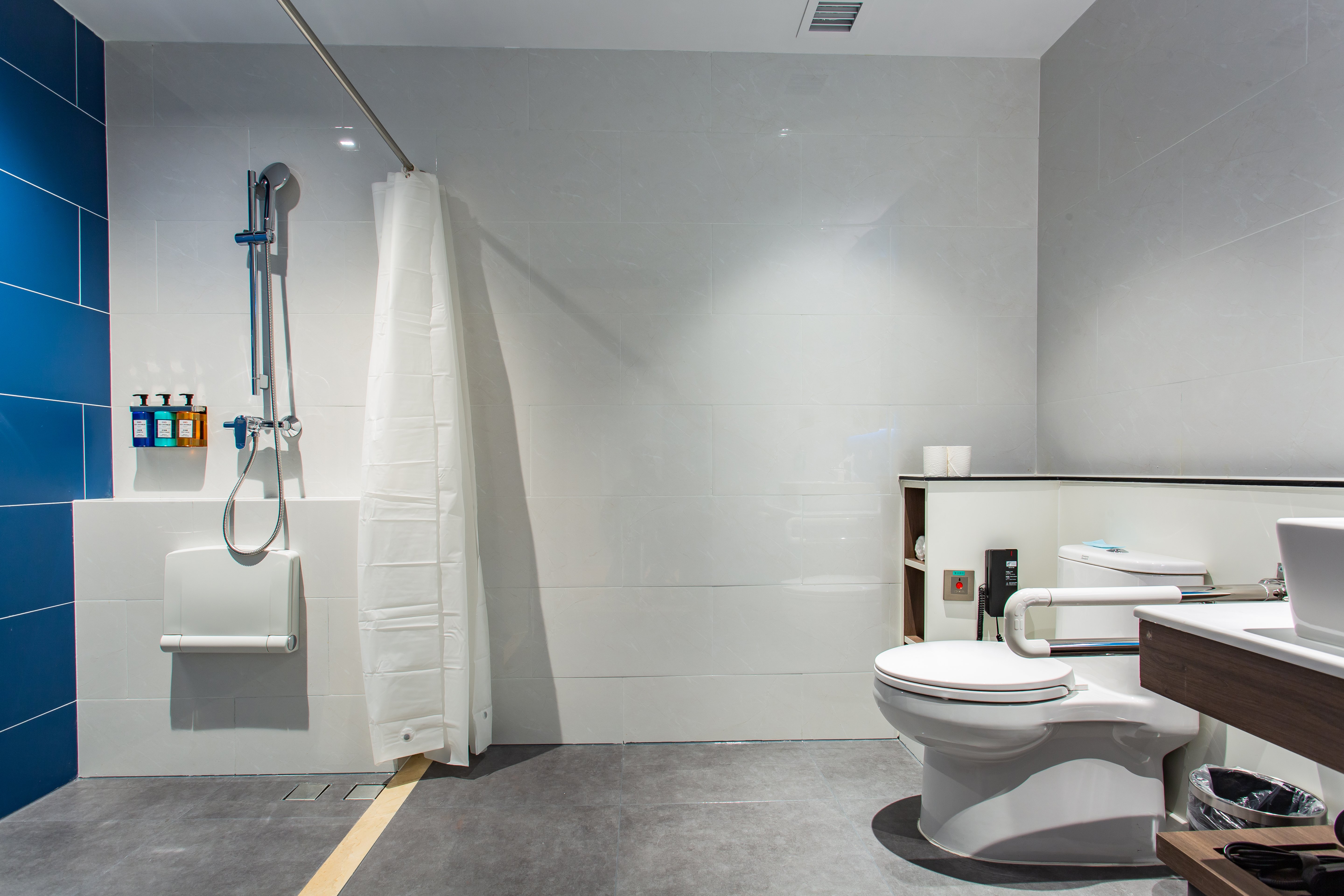Holiday Inn Express Jiangmen Jianghai 76/79