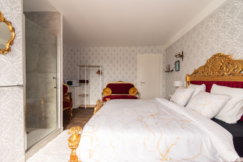 Royal, French, King Bed