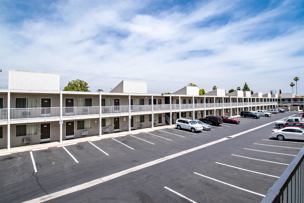 Studio6 Cypress, CA 28/42