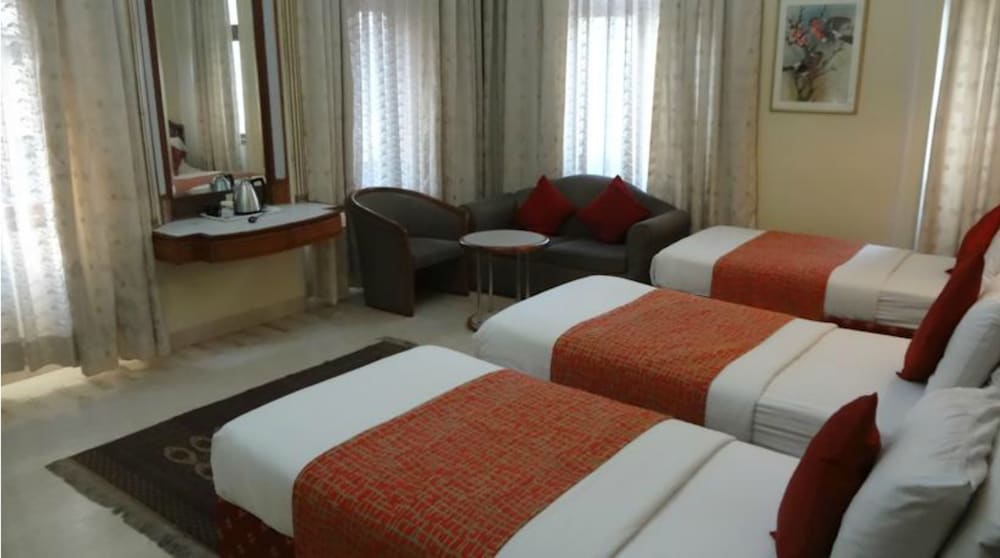 Regent Hotel 17/38