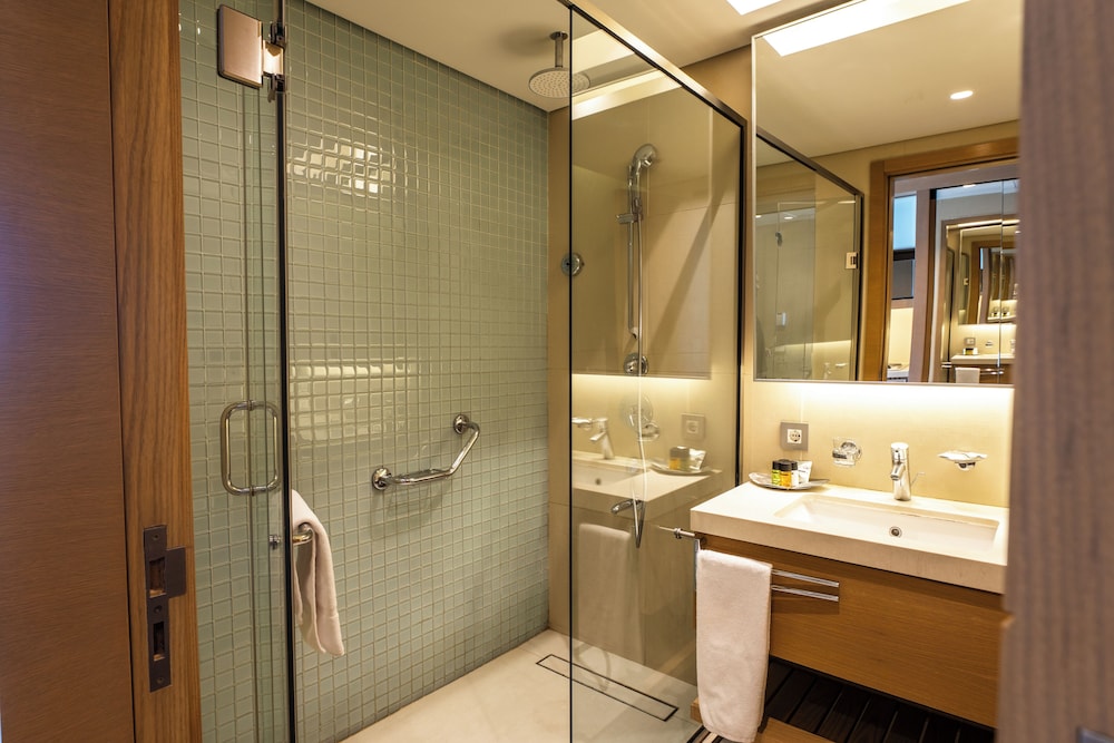 Saifi Suites 69/71