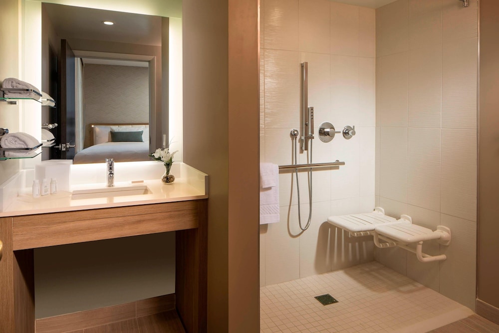 STUDIO, 2 QUEEN BEDS, ACCESSIBLE