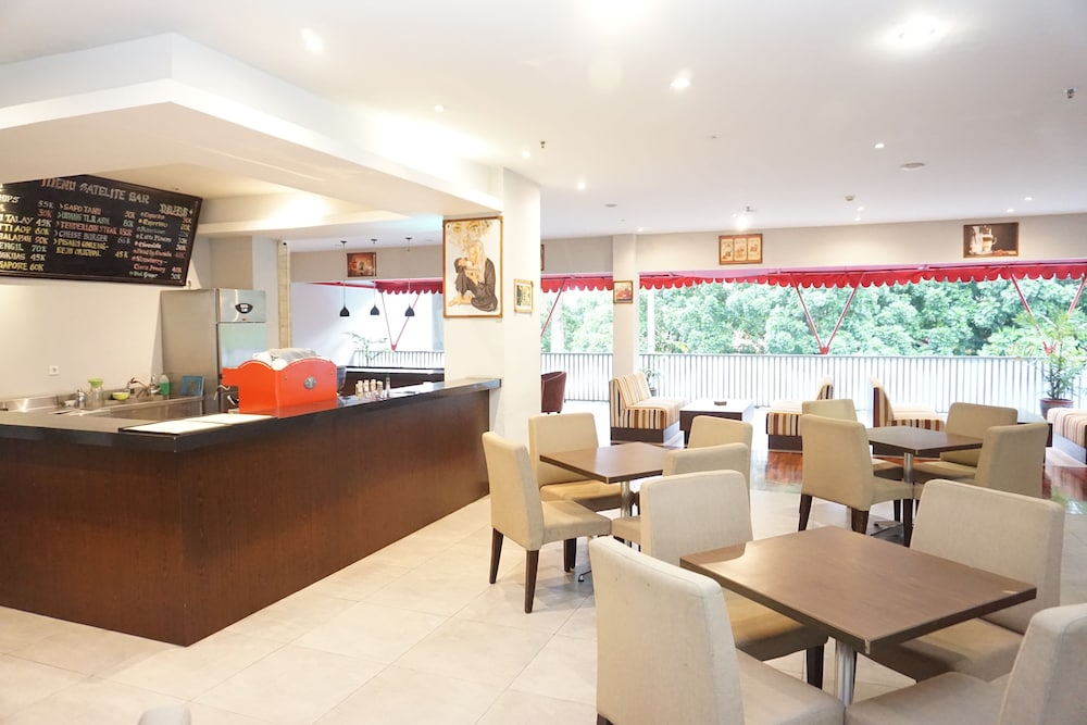 Grand Cakra Hotel 35/52