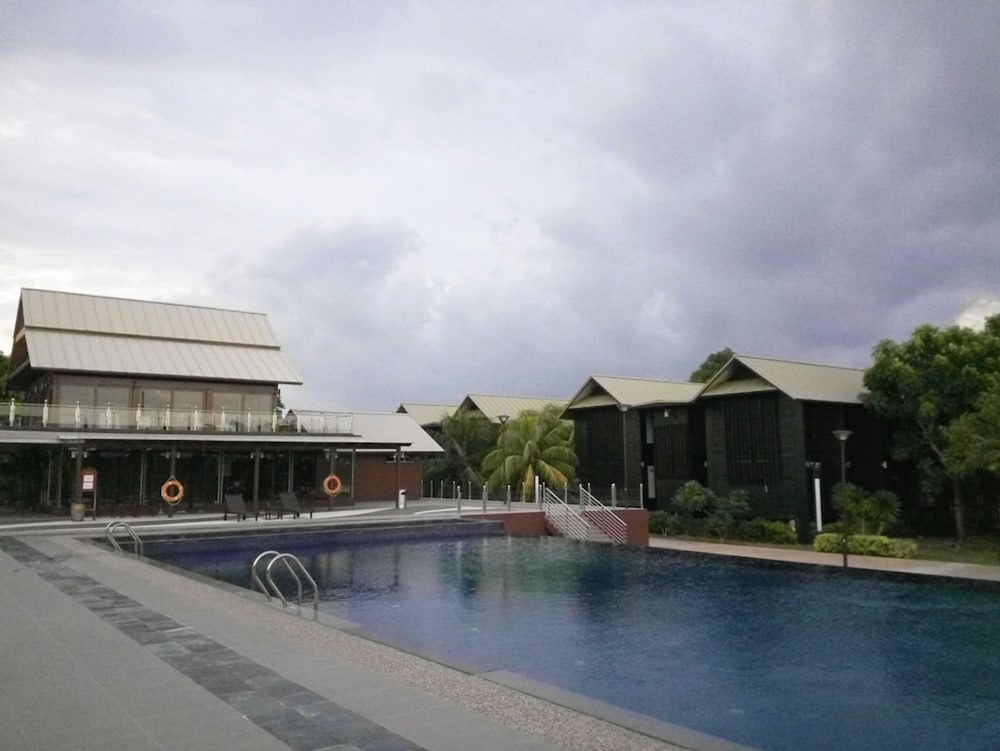 Duyong Marina and Resort 24/25
