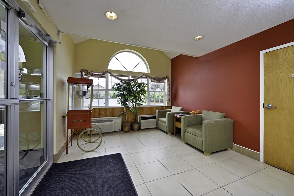 Americas Best Value Inn East Syracuse 18/23