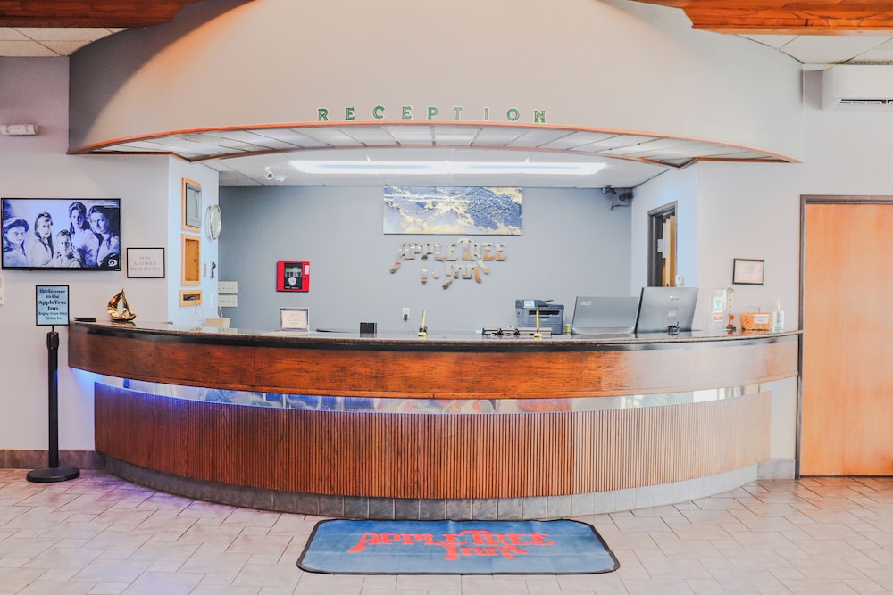 Apple Tree Inn and Suites 6/62