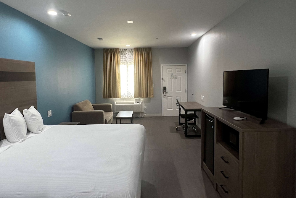 Baymont by Wyndham Freeport Texas 17/50