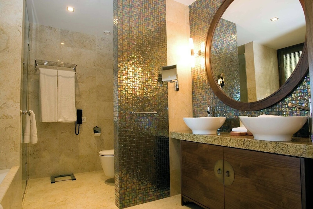 جناح بسرير مزدوج مع أريكة، Cascade Wellness Resort 2/3