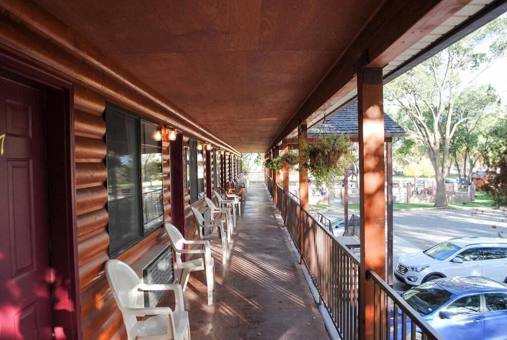 Austin\'s Chuckwagon Motel 21/41