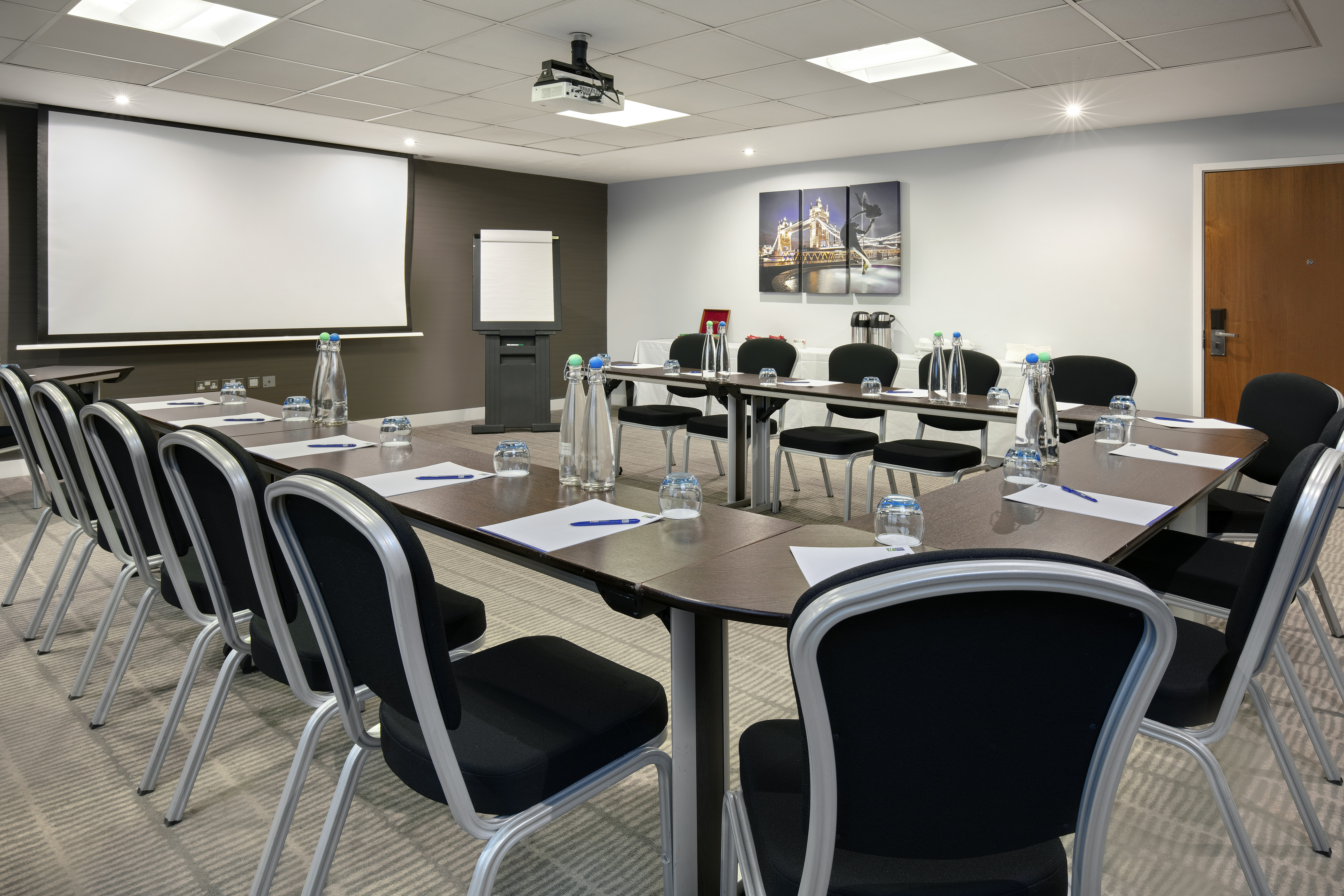 Holiday Inn Express London Heathrow T5 60/70
