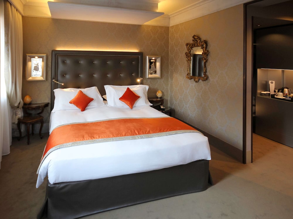 DELUXE, TRIPLE, KING BED, CANAL VIEW, SOFA, BALCONY