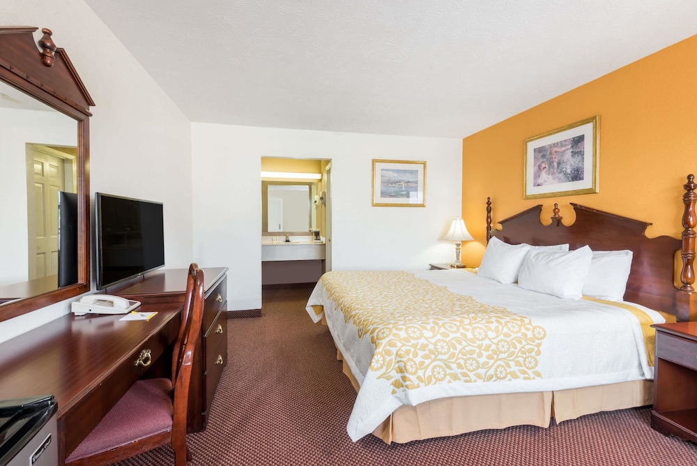 Days Inn By Wyndham Amherst 9/11