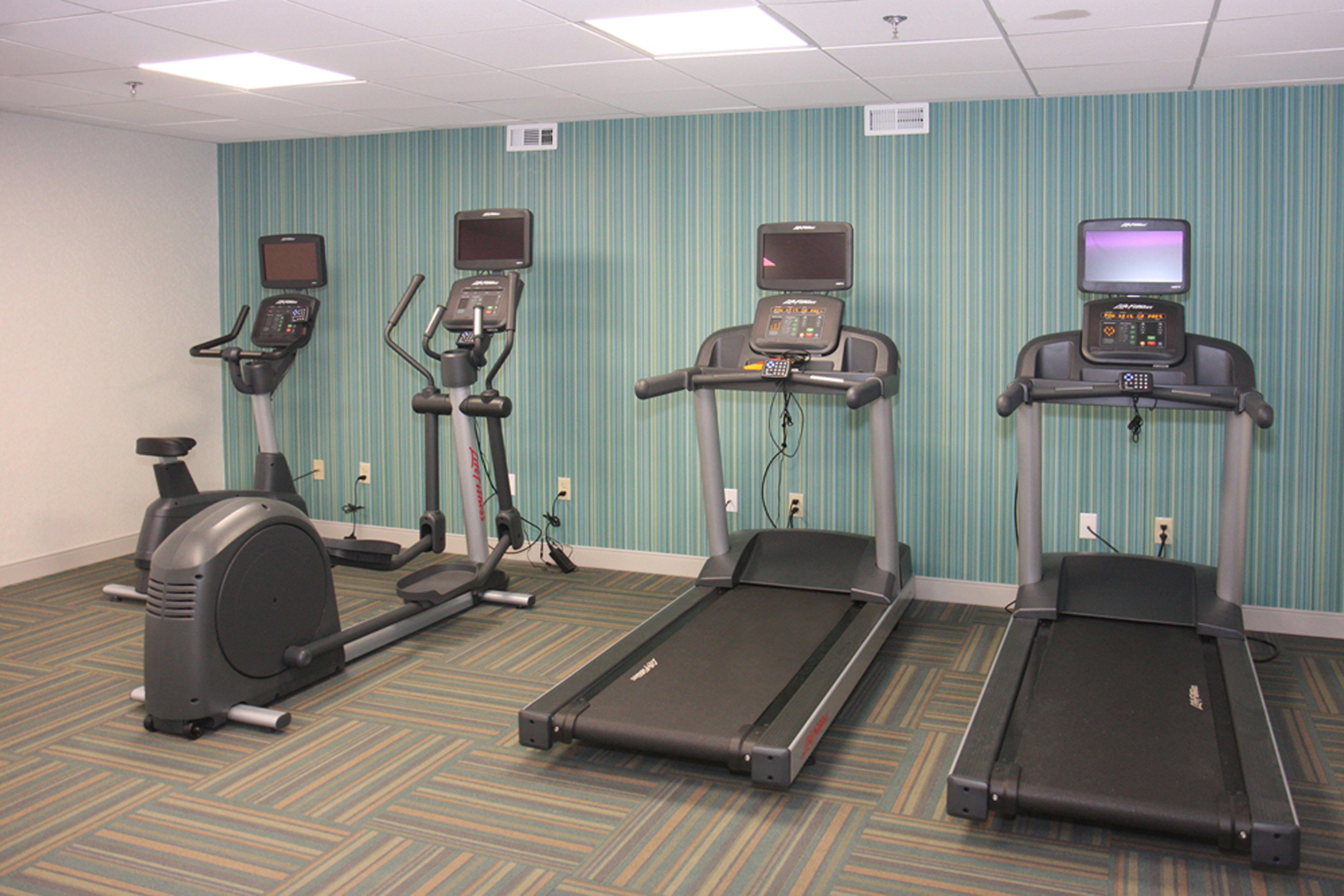 Holiday Inn Express Branford-New Haven 36/59