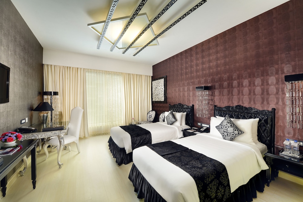 ZURI, CLUB, TWIN BEDS