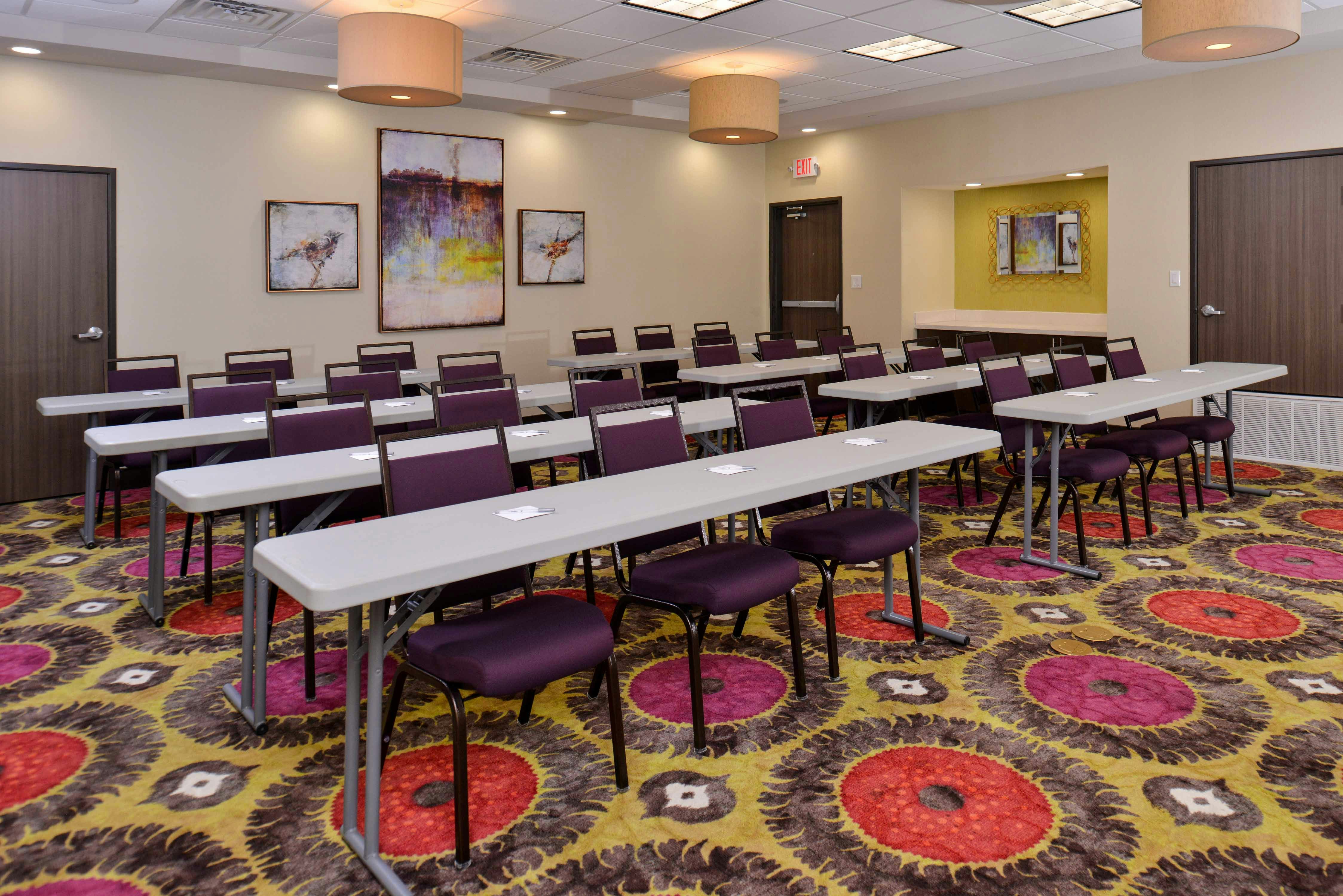 Hampton Inn Suites Dallas Market Center 66/75