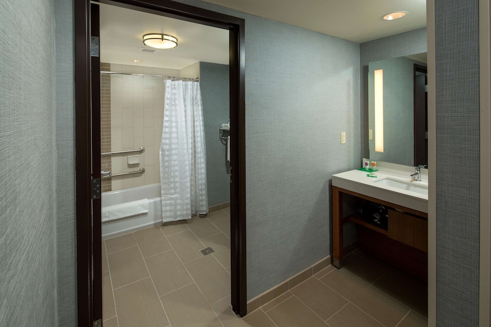 Hyatt Place Bloomington/Normal 54/56