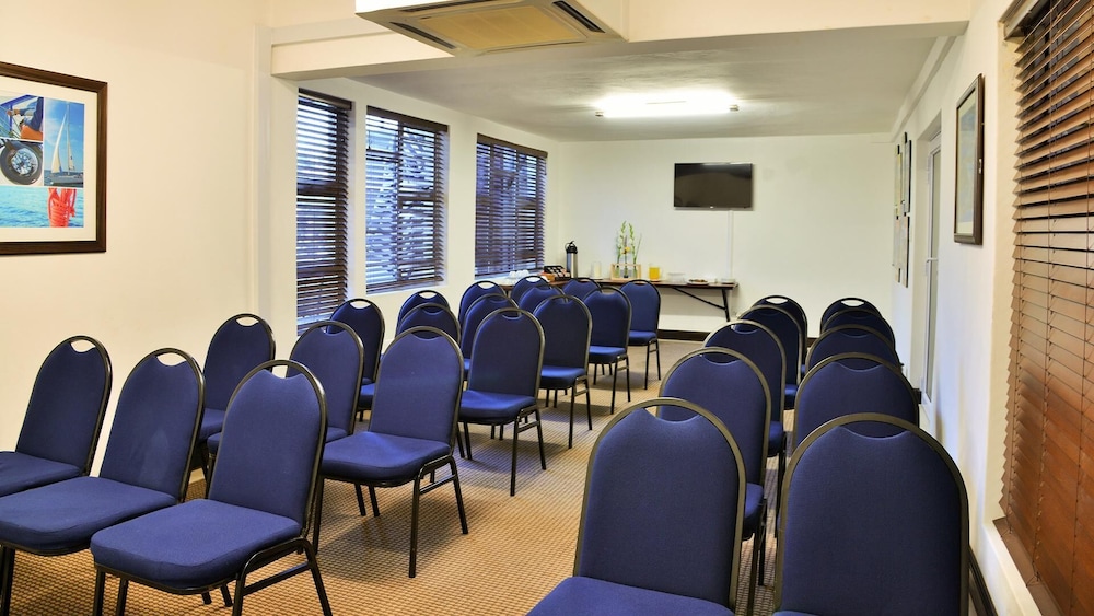 BLUE MARLIN HOTEL 74/84