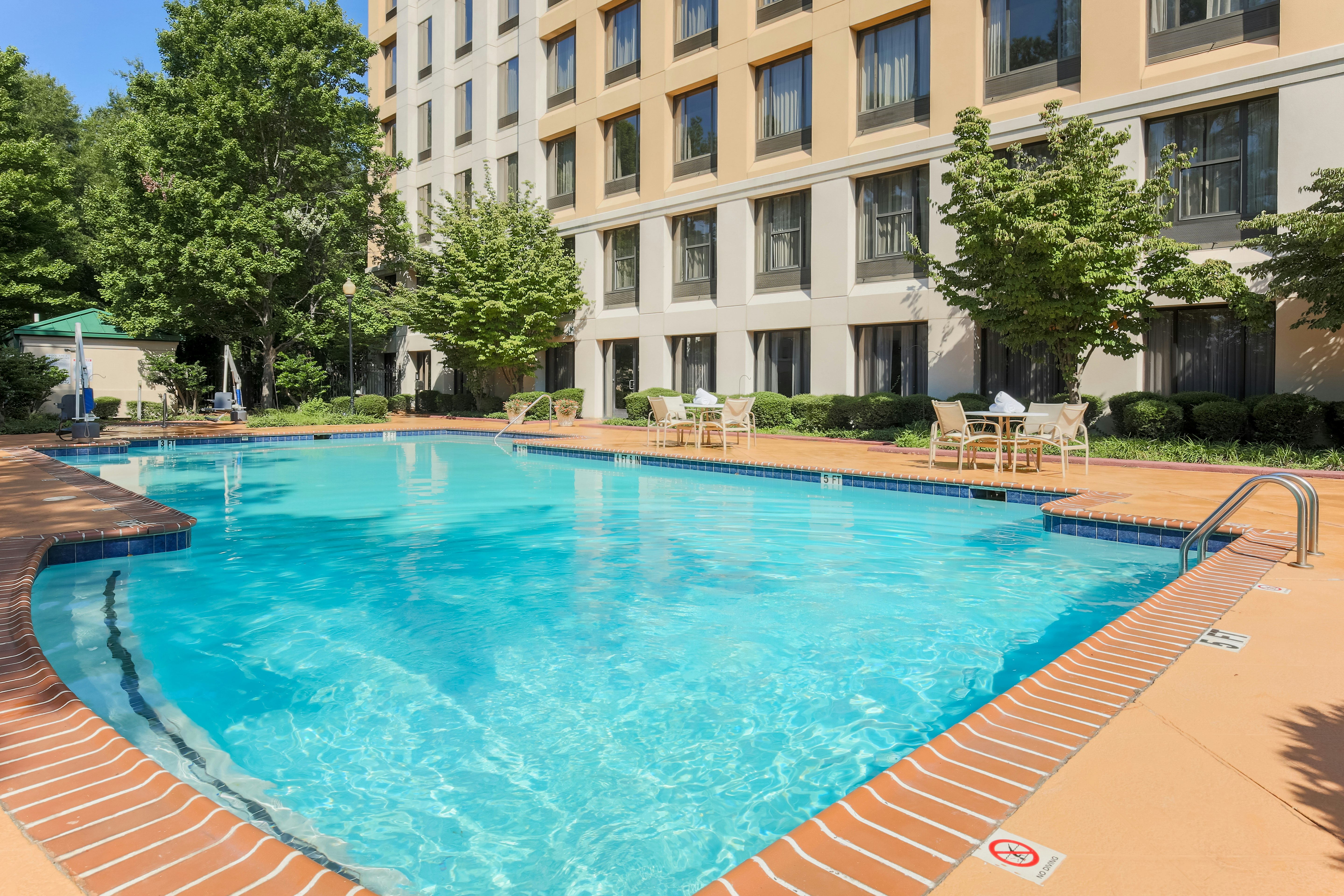Doubletree By Hilton Hotel Atlanta Airport 48/49